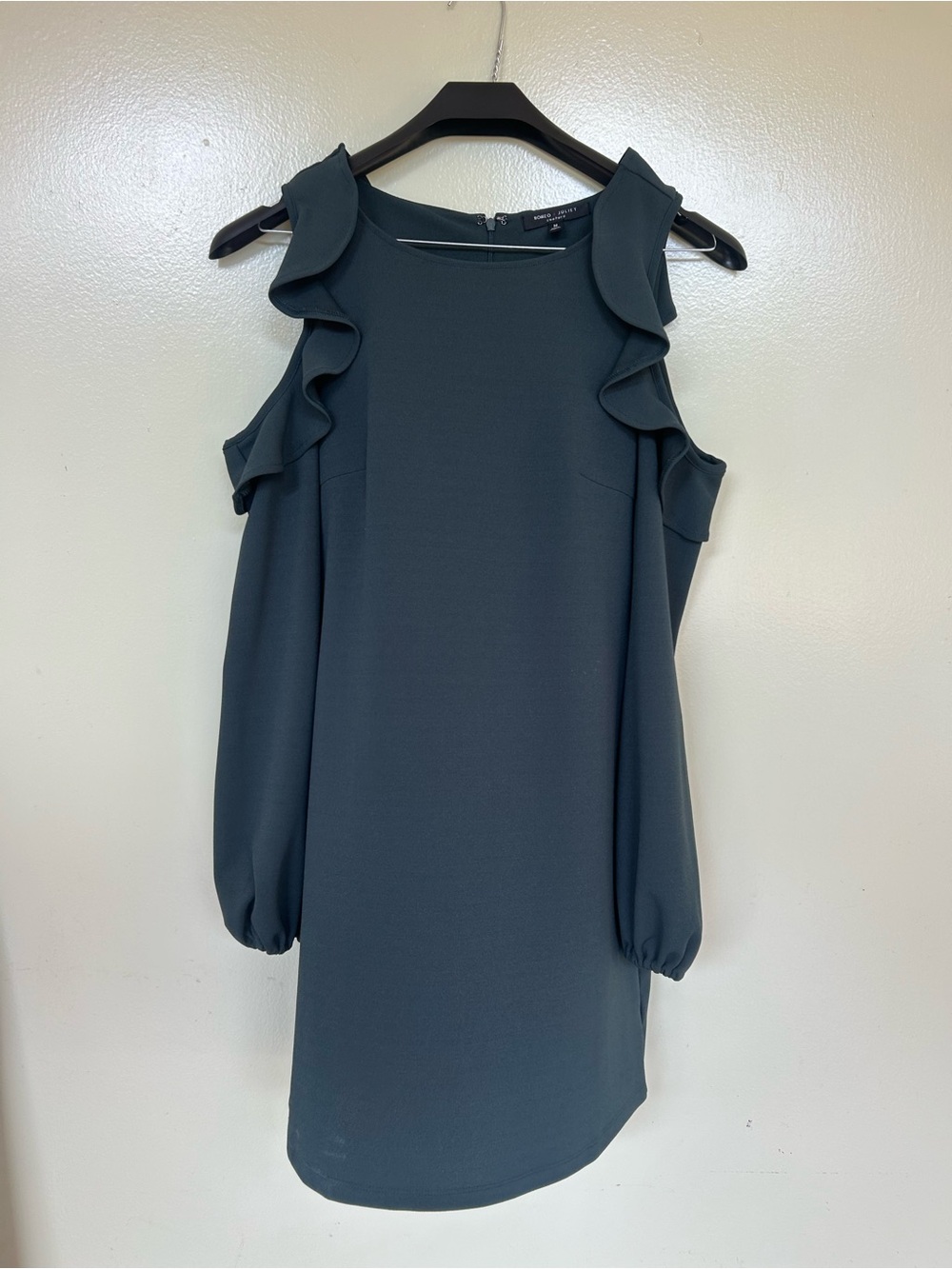 Romeo & Juliet Couture Dark Green Cold-Shoulder Ruffle Long-Sleeve Dress